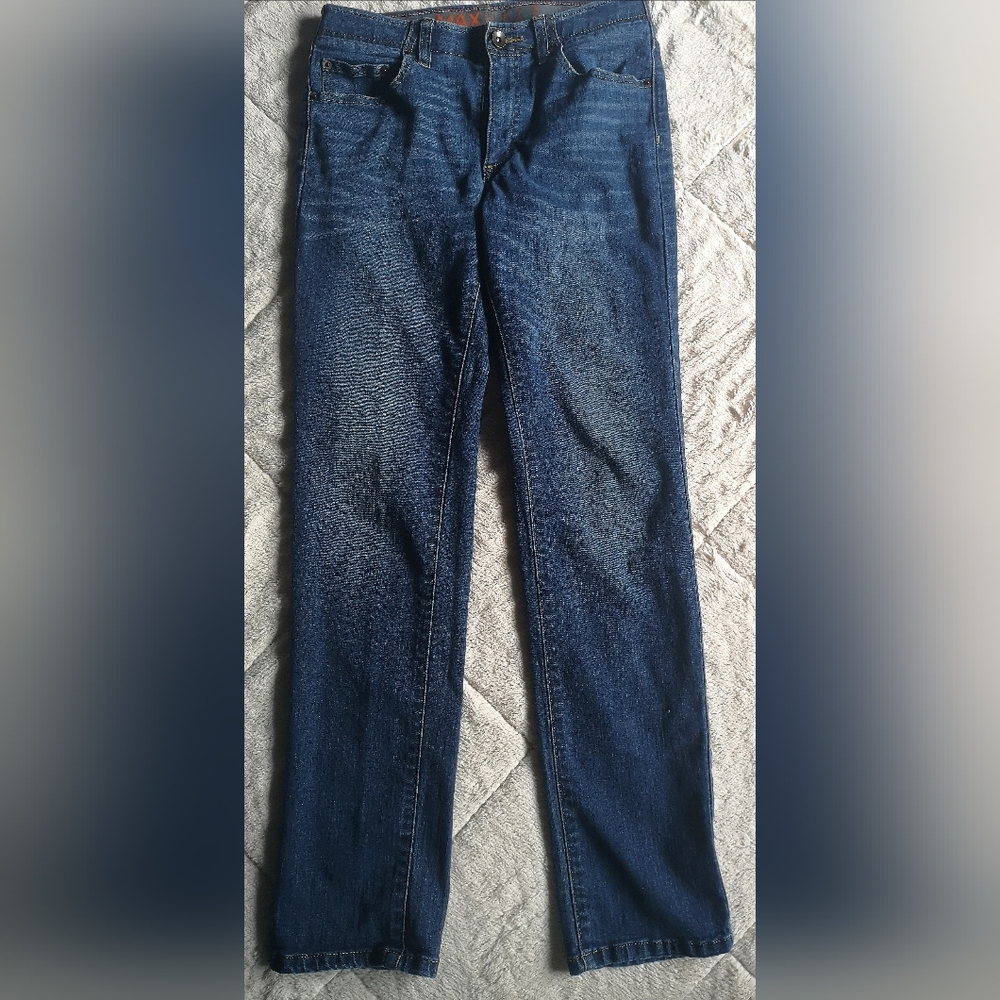 Skinny jeans. Urban pipeline.